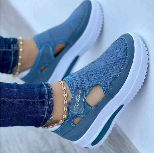 Damen Slip-On Keil-Sneaker mit luftiger Strickoberseite, Cut-Out-Details und Klettverschluss EB