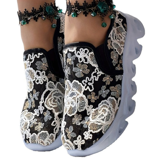 Damen Komfortable Slip-On Sneakers mit floralem Spitzen-Design EB