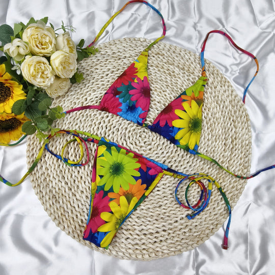 Damen Triangel-Bikini mit verstellbaren Bändern und elegantem minimalistischem Design EB