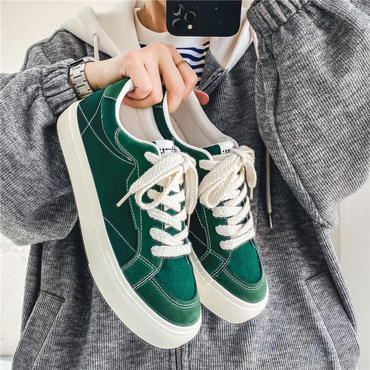 Unisex Low-Top Canvas-Sneaker mit verstärkten Nähten, gepolstertem Komfortkragen und vulkanisierter Gummisohle EB