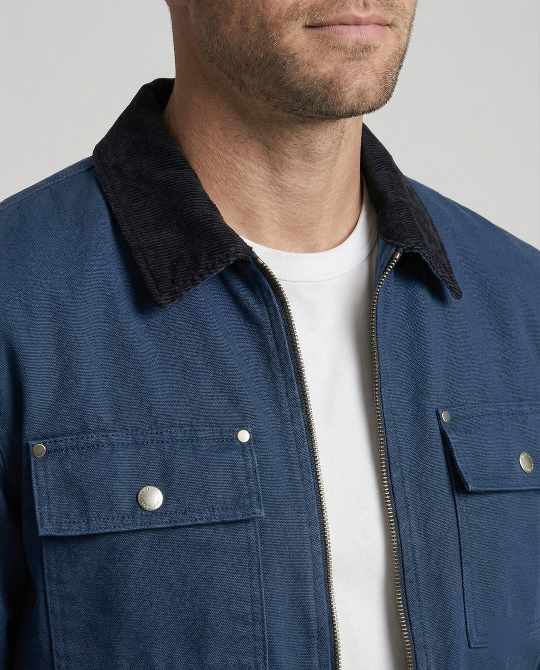 Herren robuste Worker-Jacke im Chore-Stil mit Cordkragen und aufgesetzten Pattentaschen EB