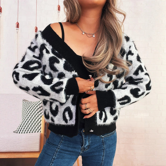 Damen oversized Strickjacke mit tierischem Leopardenmuster und knöpfbarem Design EB