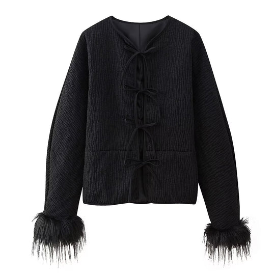 Damen elegante Steppjacke mit kunstvollen Rüschendetails und hohem Kragen EB