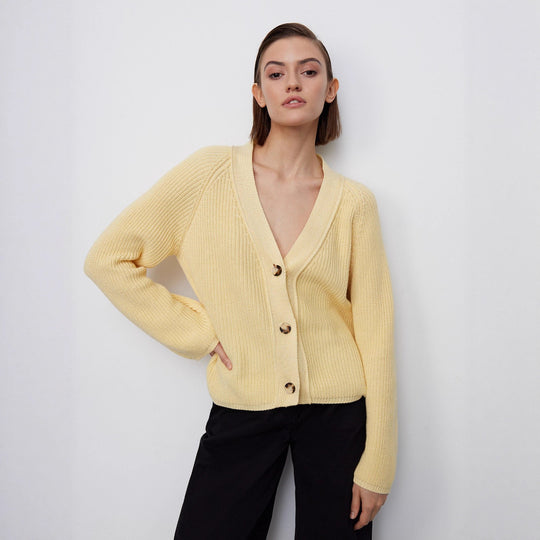 Damen Strickjacke mit großem V-Ausschnitt und Knopfverschluss EB