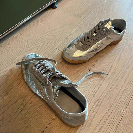 Damen Sneaker im modernen Metallic-Look mit rutschfester Sohle und komfortabler Polsterung EB