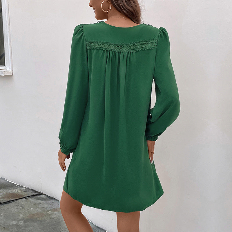 Damen geschnittenes V-Ausschnitt Kleid mit eleganten Puffärmeln und schwingendem Saum EB