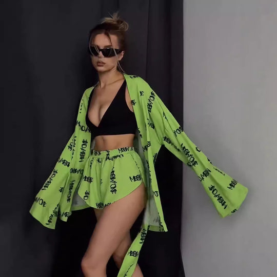 Damen stylishes Set aus leichtem Überwurf und Shorts mit Schriftzug EB