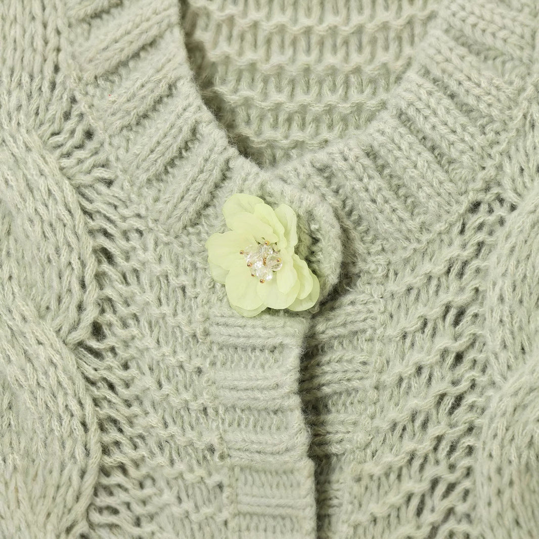 Damen Strickjacke mit floralem Knopfdetail EB