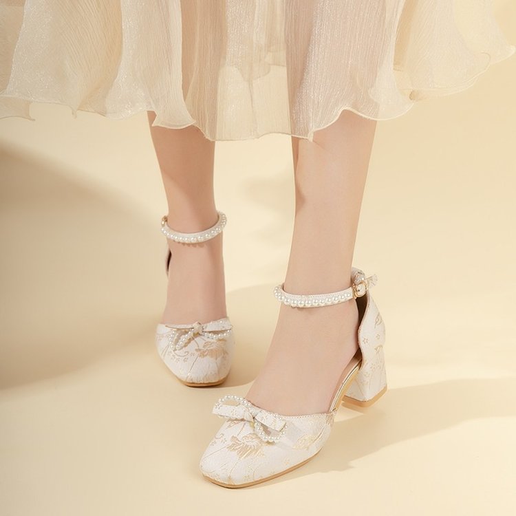 Damen elegante Pumps mit zierlichem Schleifenakzent und perlverziertem Riemen EB