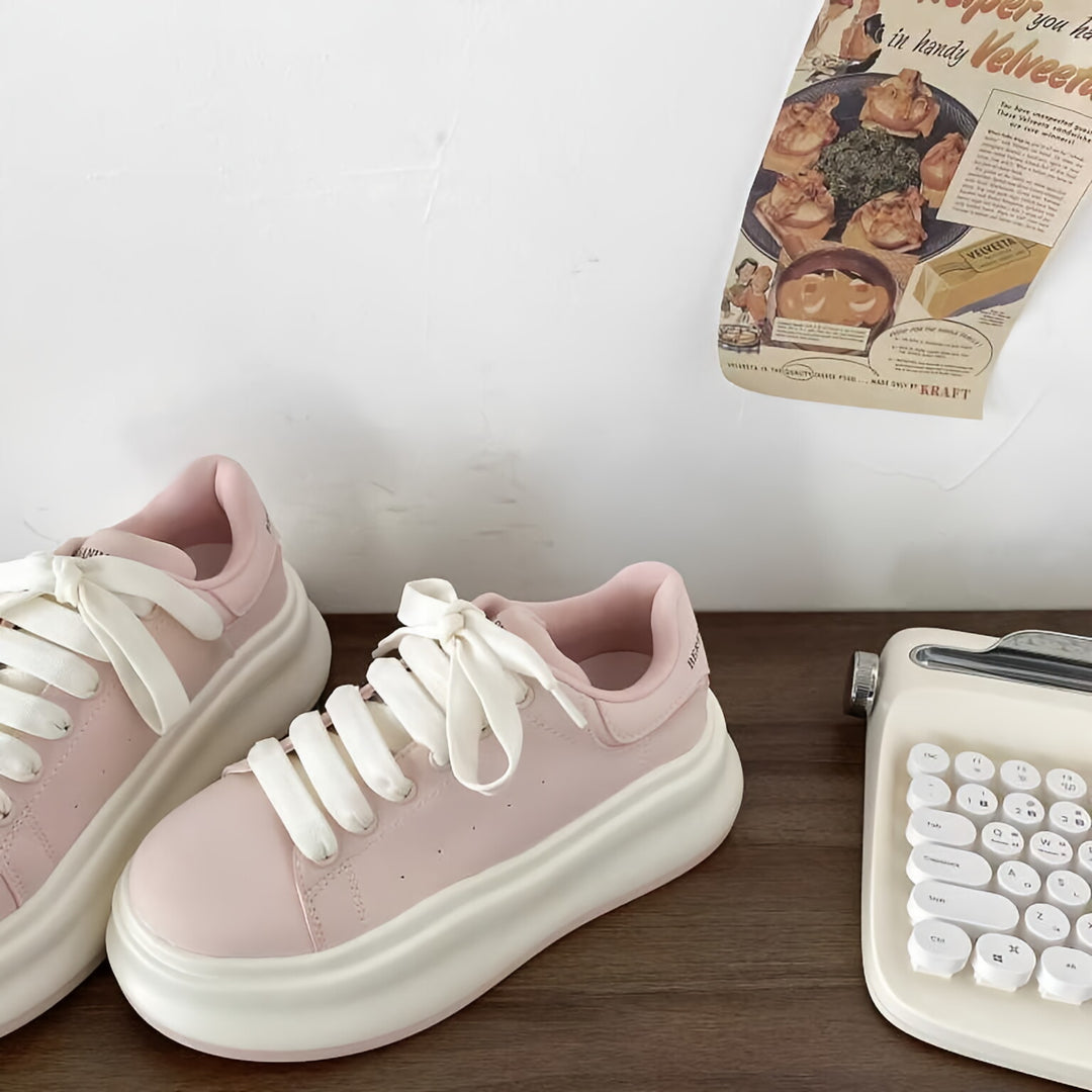 Damen Trendige Plateau-Sneaker mit eleganten Details EB