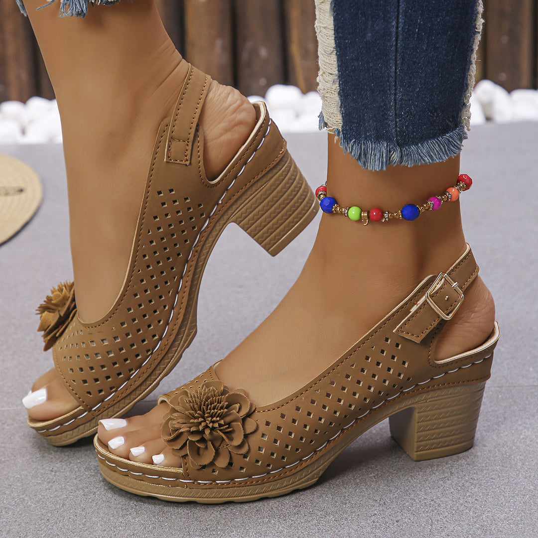 Damen Elegante und luftige Sandalen mit Blumenapplikationen EB