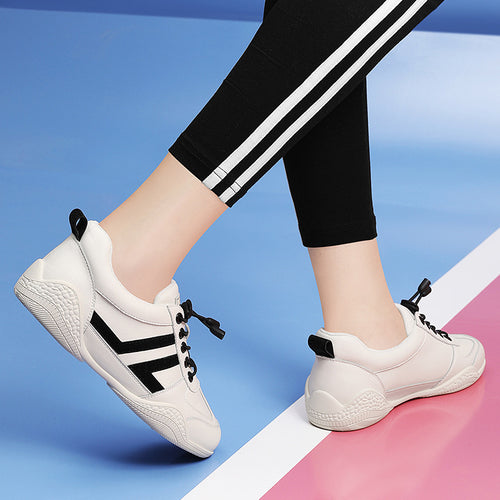 Damen Sportliche Sneakers mit flexiblem Obermaterial und rutschfester Sohle EB