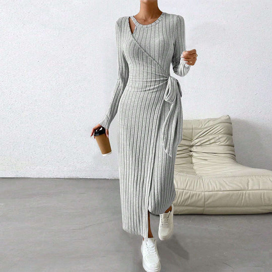 Damen geripptes Midikleid mit Wickeloptik, Taillenbindegürtel, One-Shoulder Cutout und seitlichem Beinschlitz Eichborn Berlin