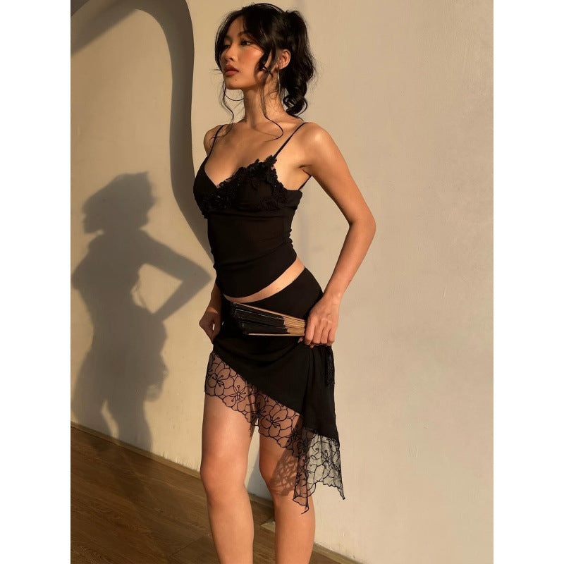 Damen elegantes Spitze Bodysuit mit raffinierten Details und verstellbaren Trägern EB