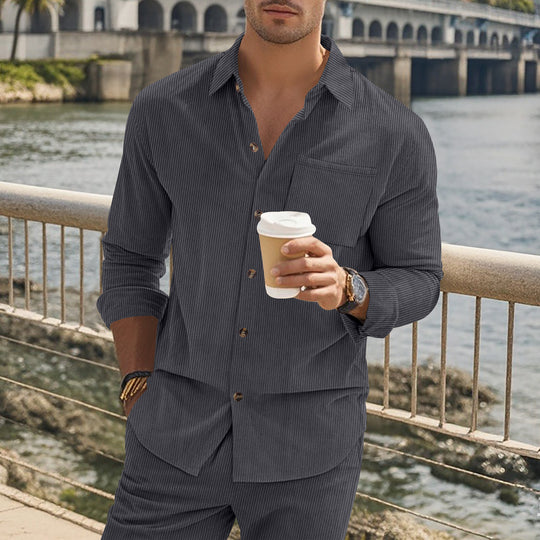 Herren gestreiftes Langarmshirt mit modischem Stehkragen und praktischer Brusttasche EB