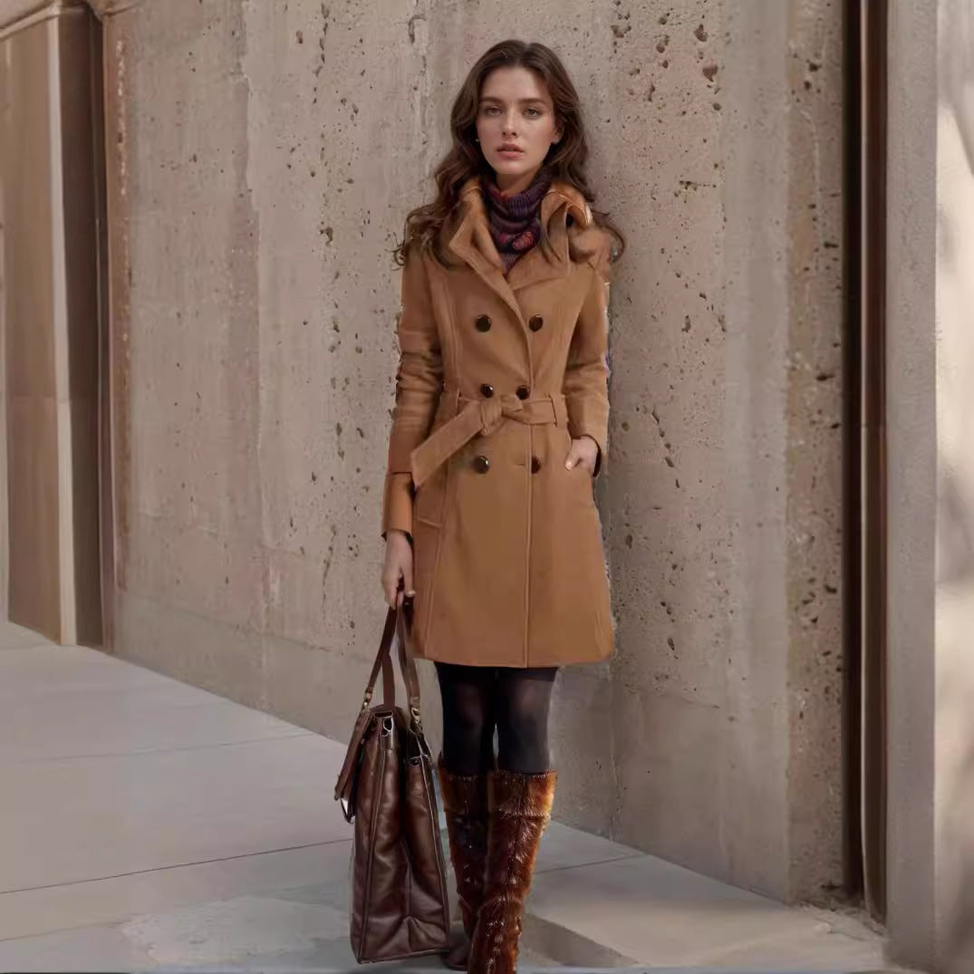 Damen eleganter Trenchcoat mit tiefem Revers und modischen Akzenten EB