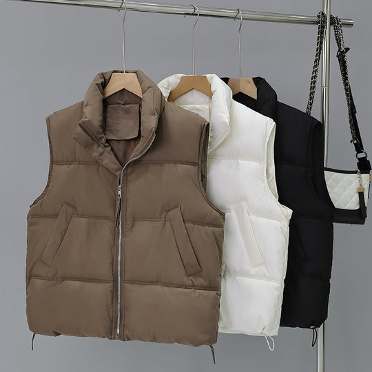 Damen nan kurze wattierte Boxy-Weste mit hohem Schalkragen, verdecktem Reißverschluss und verstellbarem Saum EB