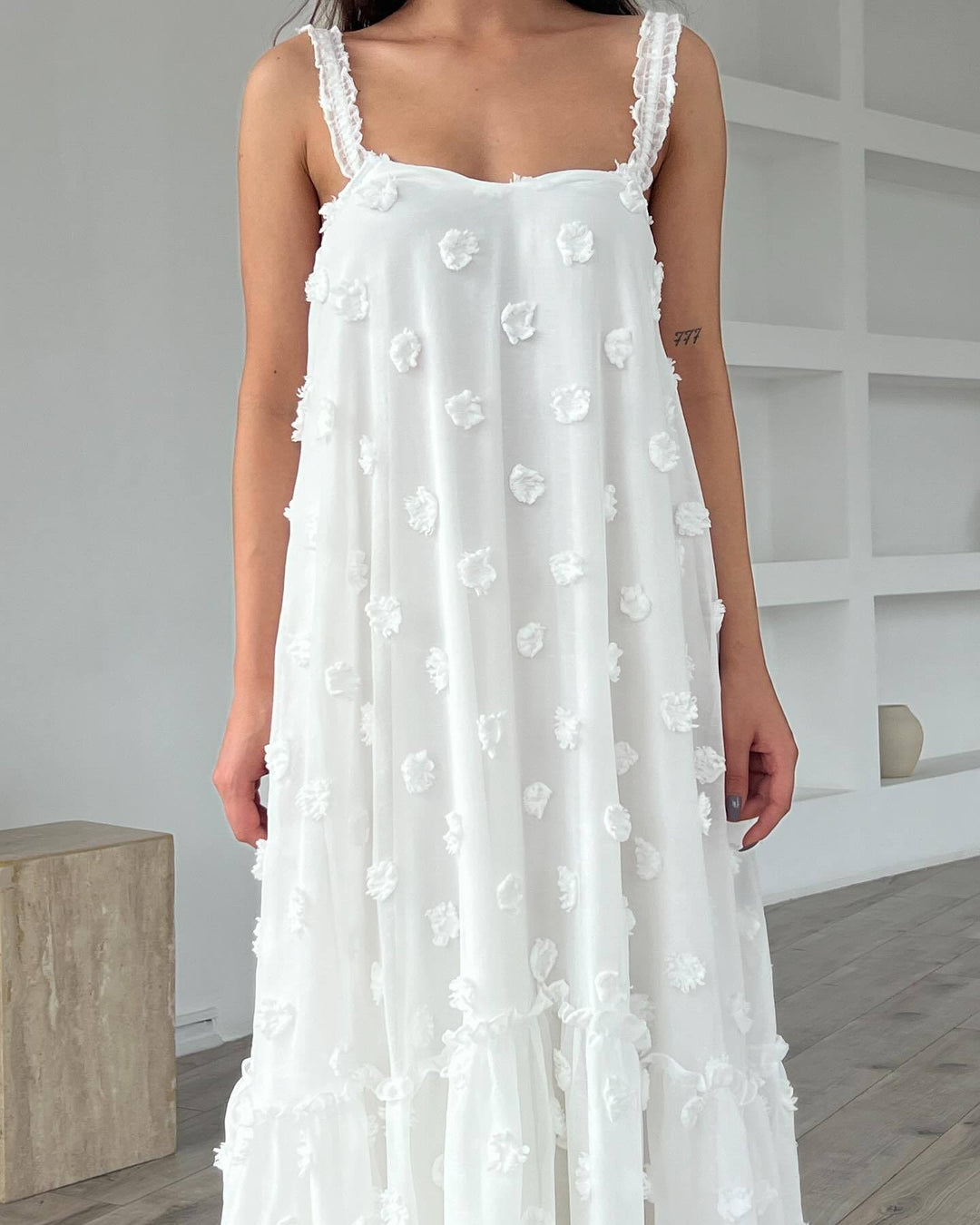 Damen Sommerliches Maxikleid mit floralem Relief und voluminösem Saum EB