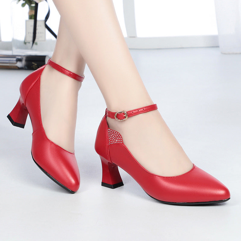 Damen Pumps mit elegantem Riemchen und komfortablem Blockabsatz EB 1776166615