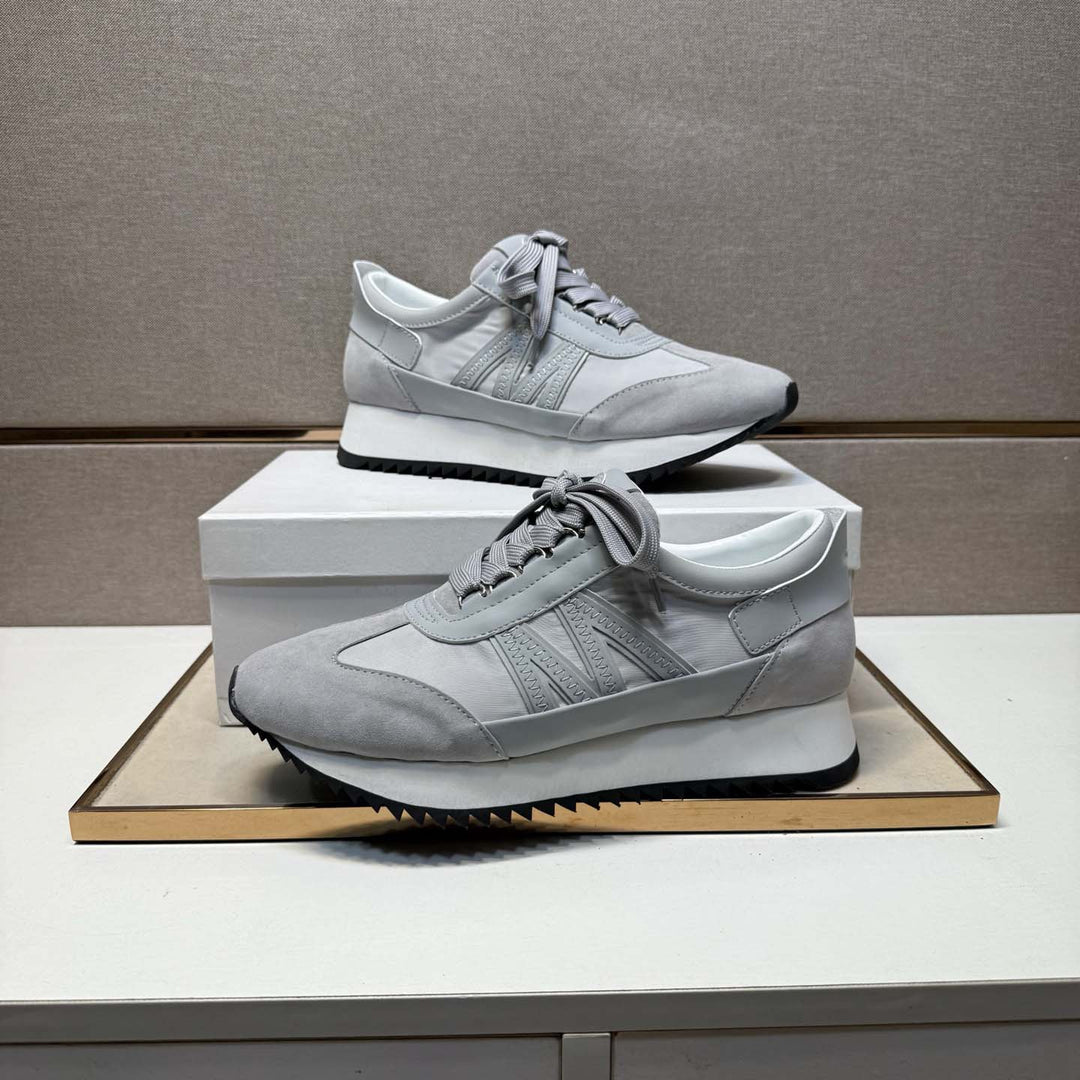 Damen Sneakers mit atmungsaktiver Oberflächenstruktur und rutschfester Sohle EB