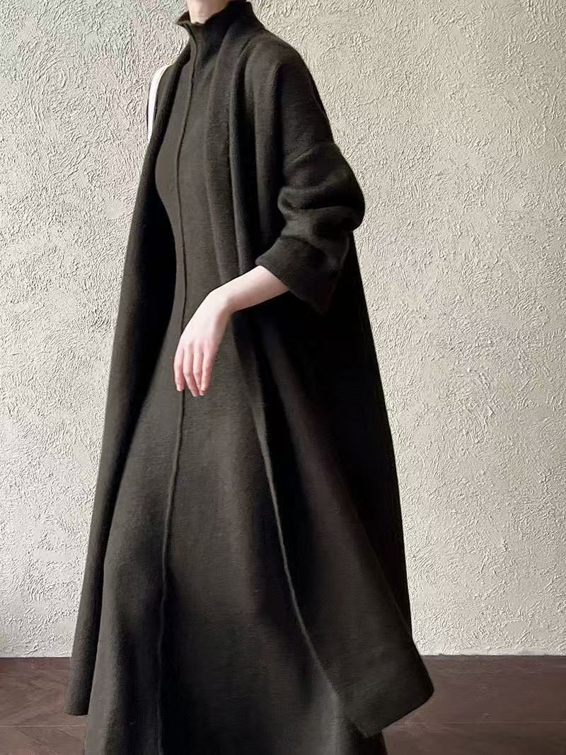 Damen Langer Strickmantel mit hohem Kragen und elegantem Schnitt EB