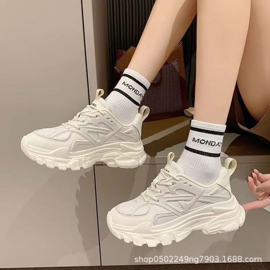 Damen Sportliche Sneakers mit robustem Obermaterial und atmungsaktiver Netzstruktur EB