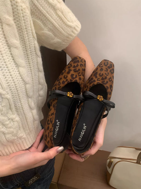 Damen Elegante Mules aus weichem Wildleder mit modischem Schleifen-Detail EB