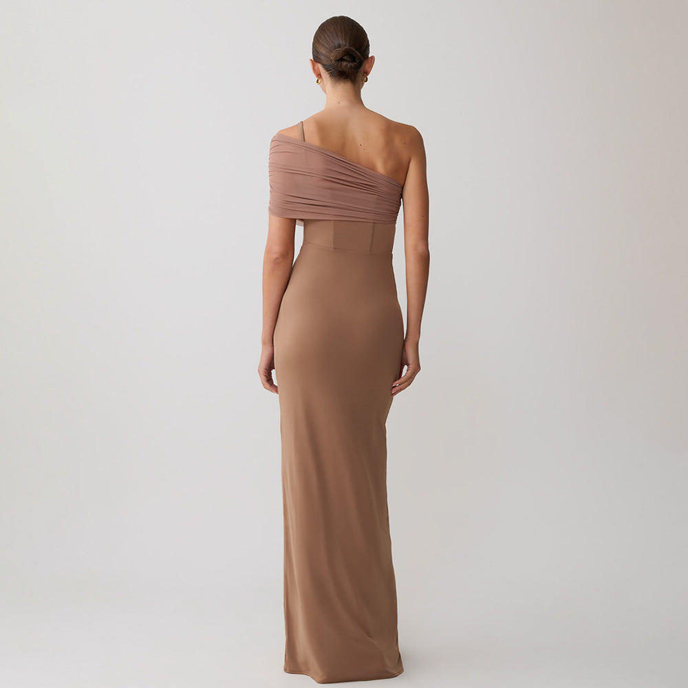 Damen Elegantes und figurbetontes Maxikleid mit einem Schulterdesign und sanften Raffungseffekten EB