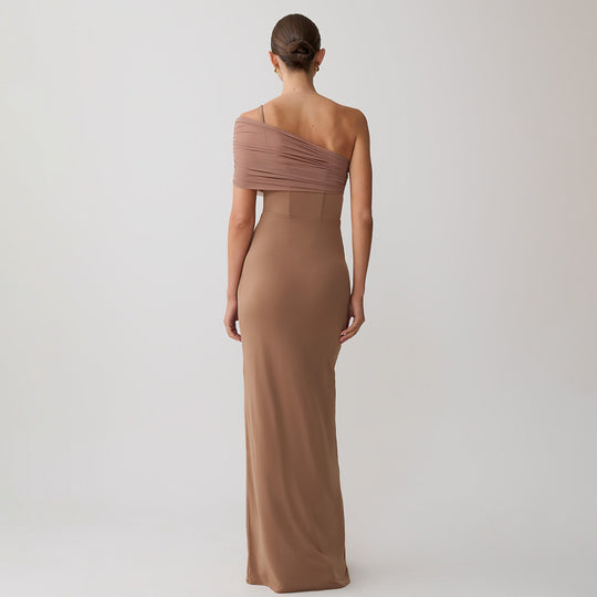 Damen Elegantes und figurbetontes Maxikleid mit einem Schulterdesign und sanften Raffungseffekten EB