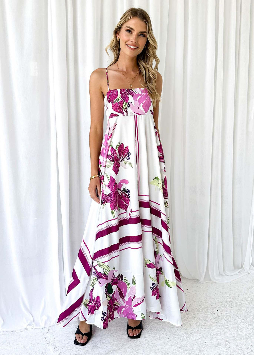 Damen Maxikleid mit modernen grafischen Mustern und dünnen Trägern EB