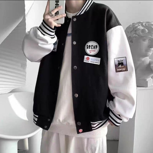 Herren Collegejacke mit praktischen Taschen und Stickereien EB