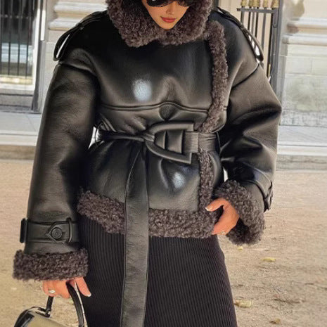 Damen Kunstfelljacke mit stylishen Details und oversized Schnitt EB