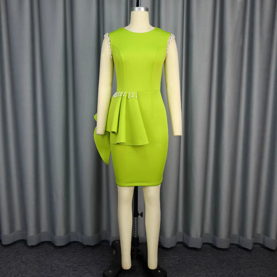 Damen skulptiertes Kleid mit asymmetrischem Volant und Perlenakzenten EB