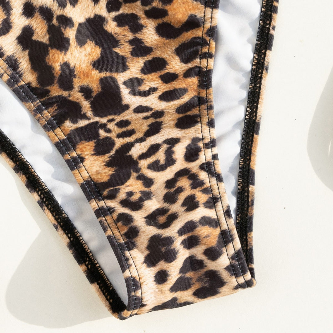 Damen asymmetrischer Bandeau-Bikini mit Goldakzenten EB