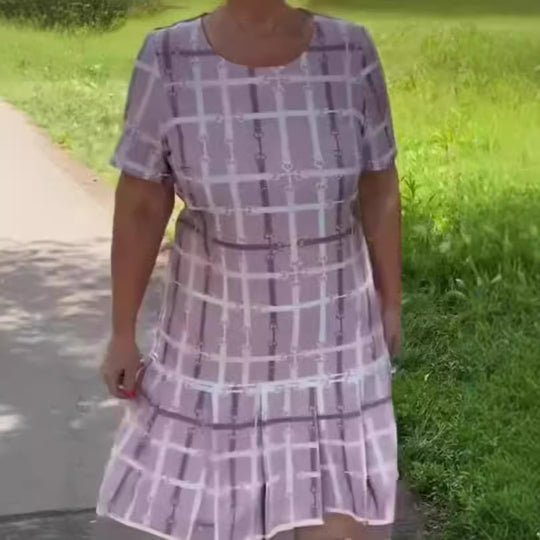 Damen Freizeitkleid mit verspieltem Karomuster und Rüschendetails EB