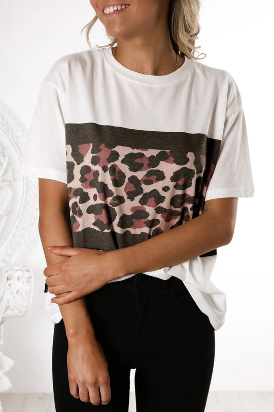Damen T-Shirt mit modernem Leopardenmuster und elastischem Saum EB
