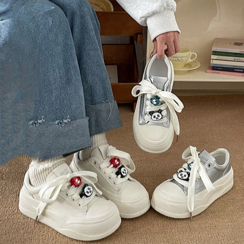 Damen Sneaker mit einzigartigem Design und dekorativen Schnürakzenten EB