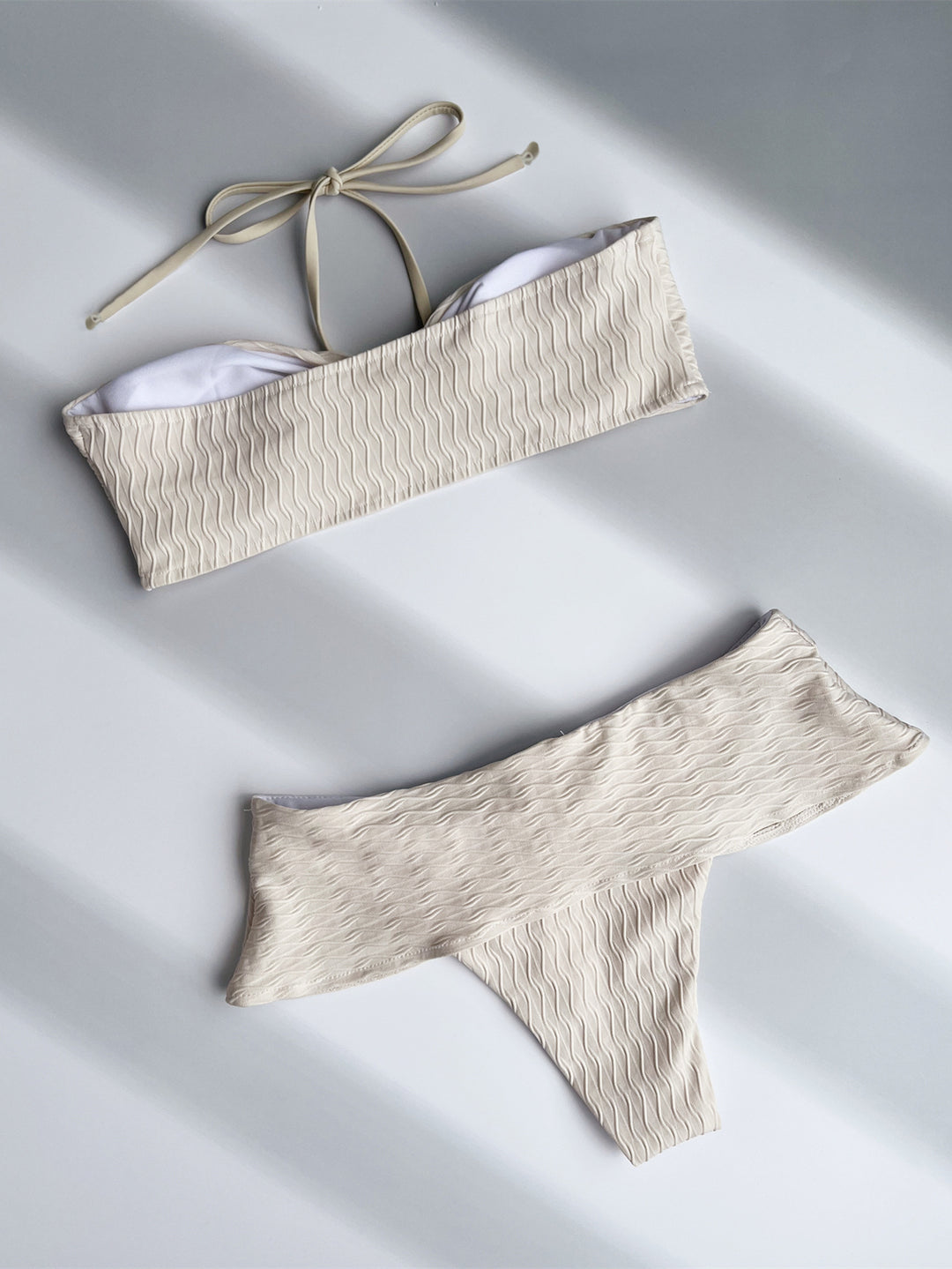 Damen Bandeau-Bikini mit raffinierten Rüschen EB
