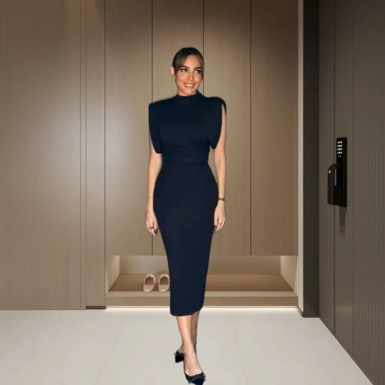 Damen Figurbetontes Maxikleid mit asymmetrischem Design und elegantem Halsschmuck EB