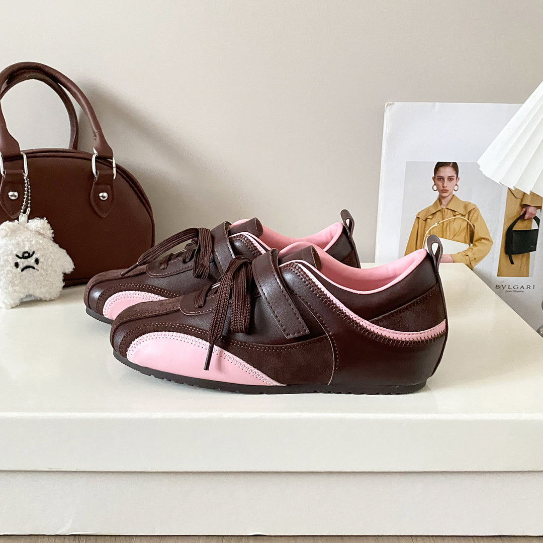 Damen Bequeme Sneaker mit elegantem Obermaterial und modischen Schnürdetails EB