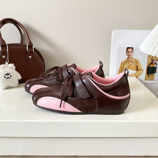 Damen Bequeme Sneaker mit elegantem Obermaterial und modischen Schnürdetails EB