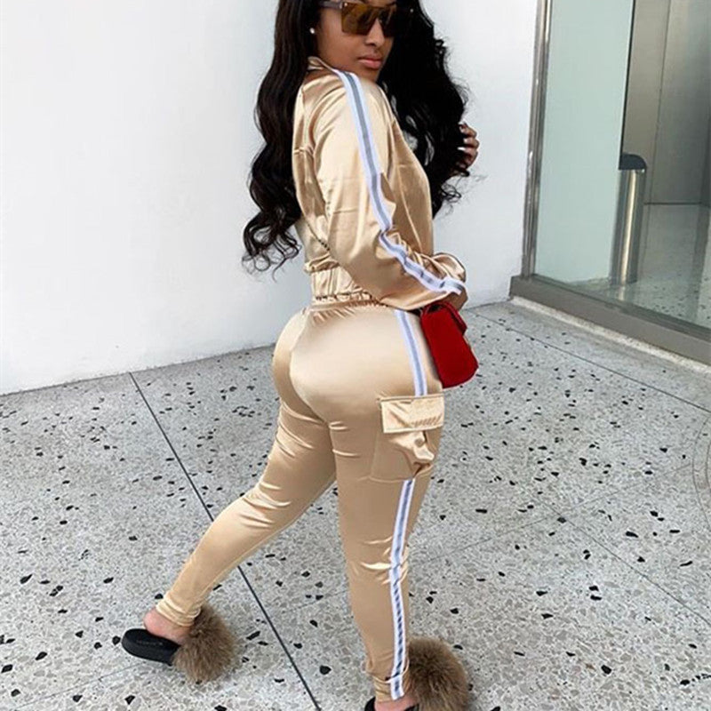 Damen Satin-Jogginganzug-Set mit Reißverschlussjacke, Seitenstreifen und Cargo-Taschen EB