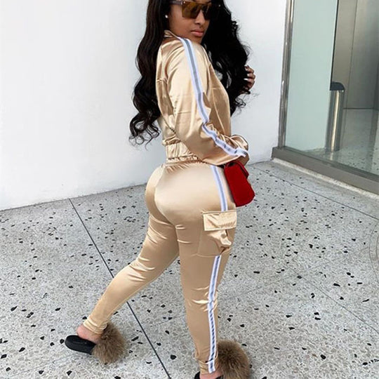 Damen Satin-Jogginganzug-Set mit Reißverschlussjacke, Seitenstreifen und Cargo-Taschen EB