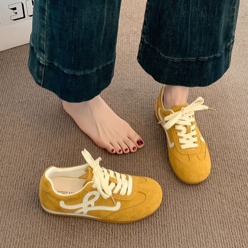 Damen Sportliche Sneaker mit rutschfester Gummisohle und hochwertigem Wildlederoberteil EB