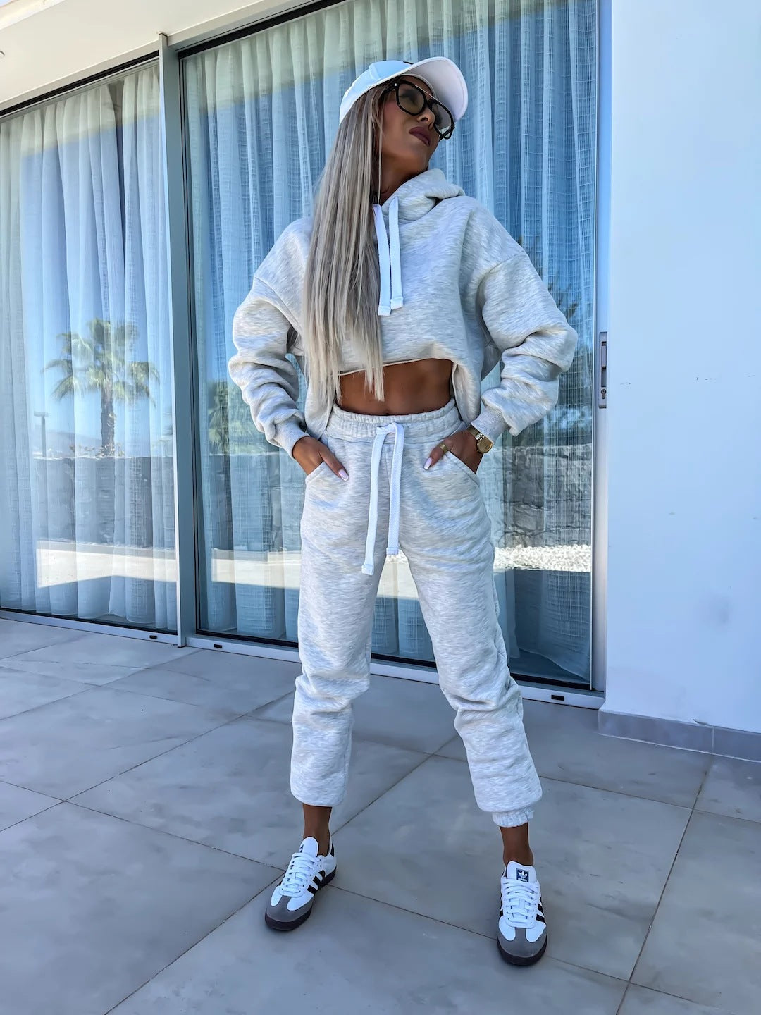 Damen modernes Hoodie-Jogginganzug-Set mit elastischem Bund und Kontrastdetails EB