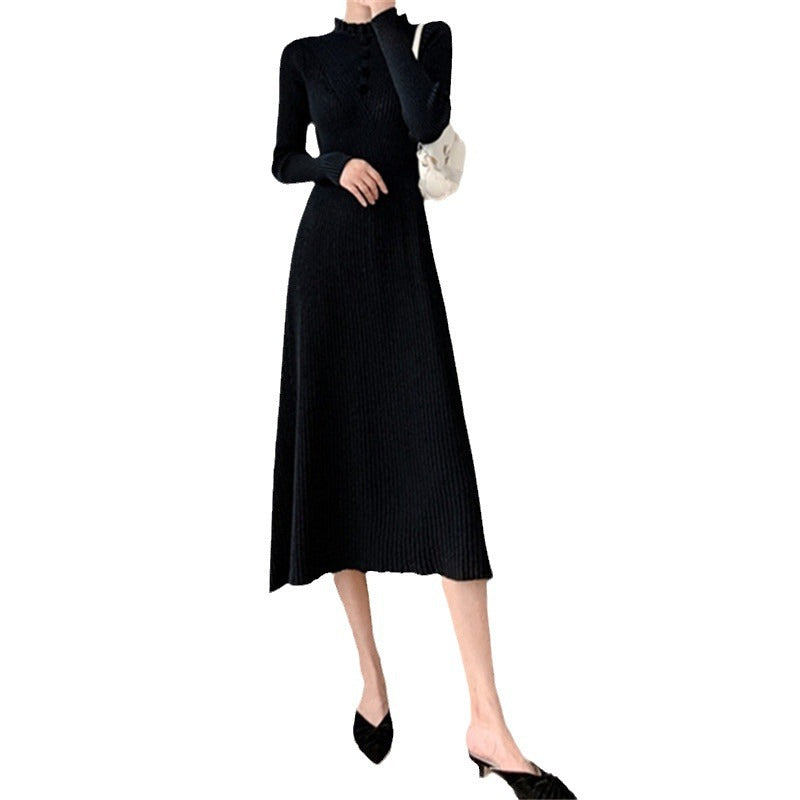 Damen Midi-Strickkleid mit hohem Kragen und Knopfdetails EB