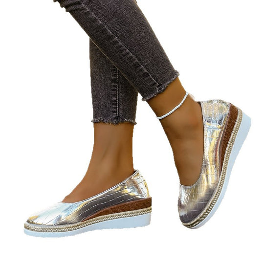 Damen Sneaker mit modernem glänzendem Obermaterial und komfortabler Sohle EB