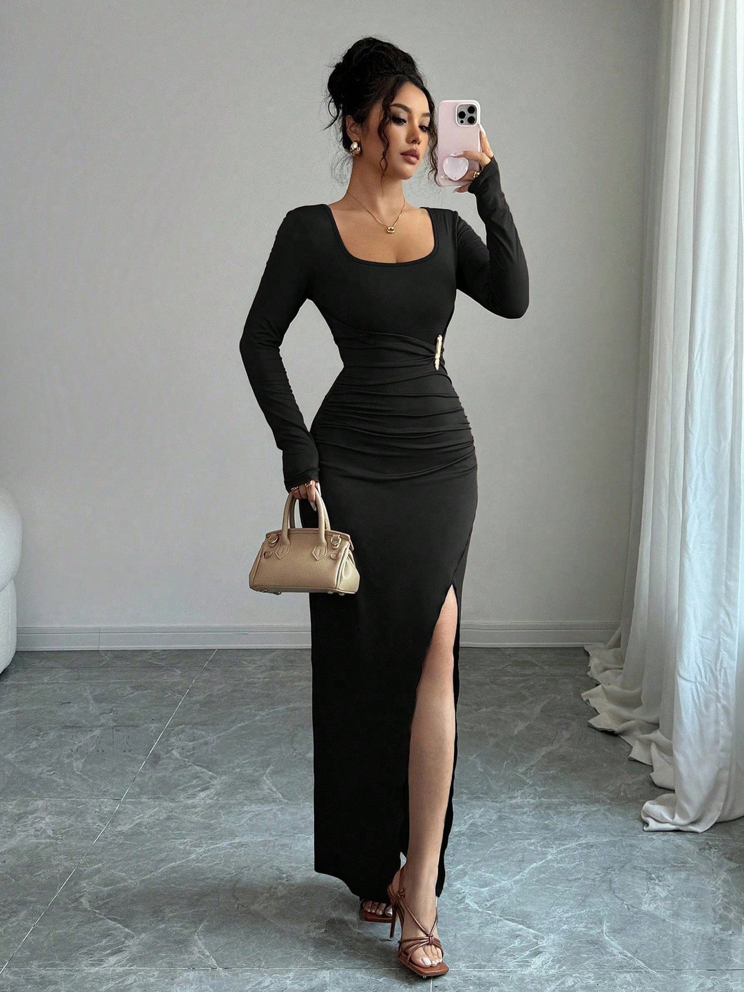 Damen nan körpernahes Maxikleid mit Quadratausschnitt, taillierter Raffung und hohem Seitenschlitz EB
