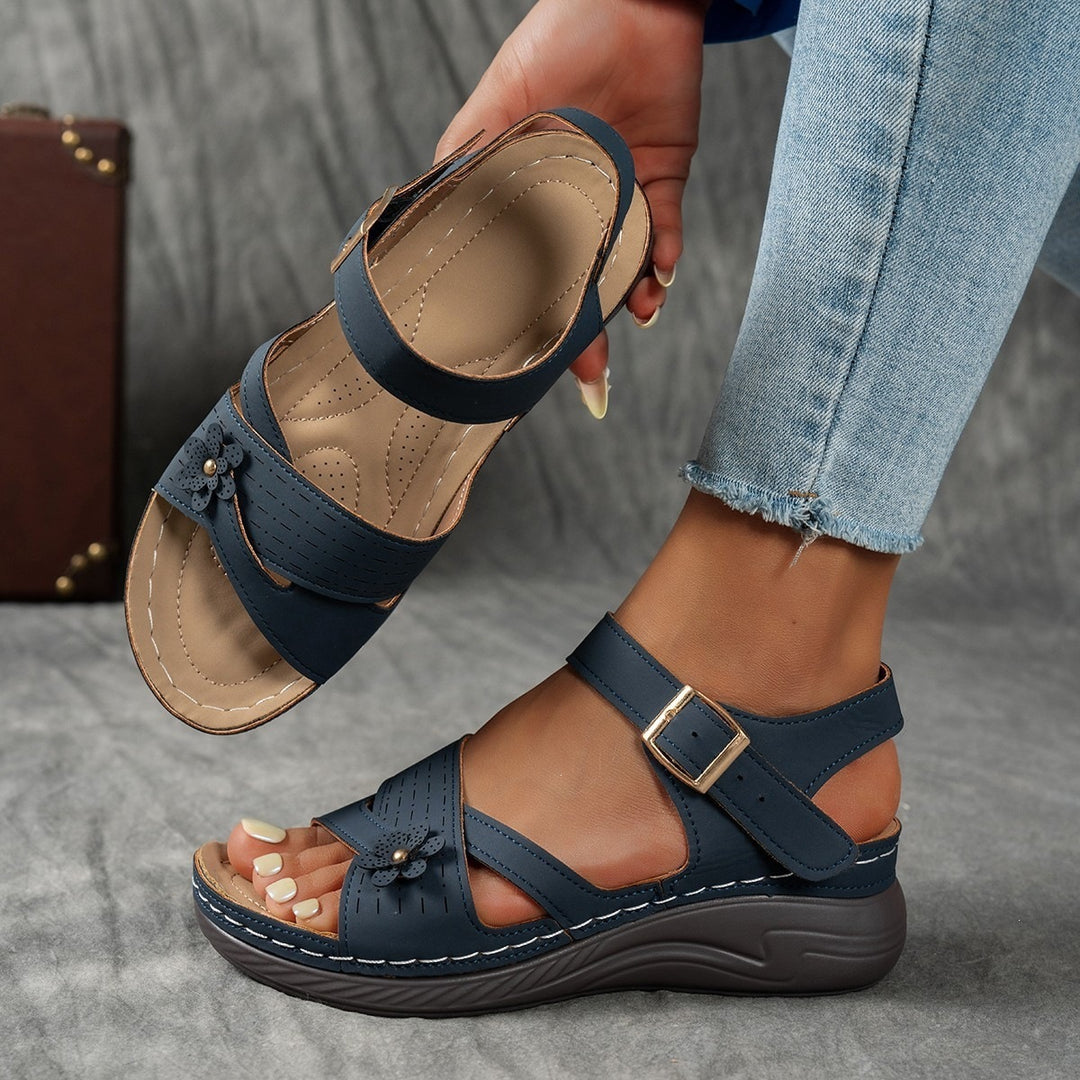 Damen Komfortable Sandalen mit eleganten Blumen-Applikationen EB