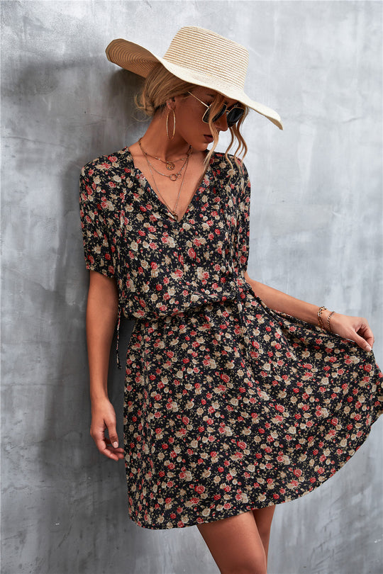 Damen Wickelkleid mit floralem Muster und elastischem Bund EB